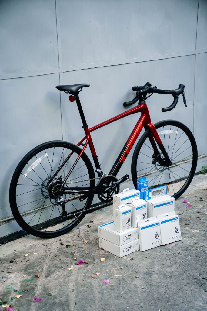 Trek Domane AL2 Nâng Cấp Shimano 105: Tại Sao Ngon Hơn AL4 Với Giá Chỉ 35 Triệu?